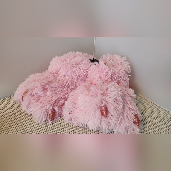 Wonder Nation Big Girl Size 6 Monster Claw Slippers Pink Plush - Picture 1 of 4